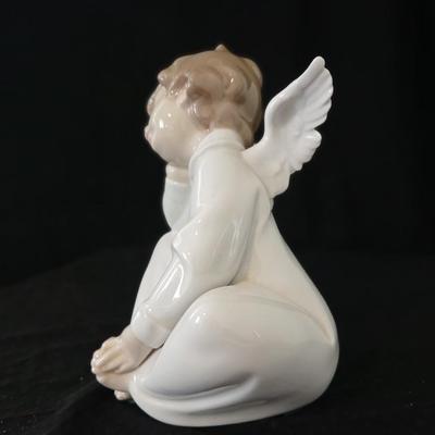Lladró "Angel Dreaming" porcelain figure