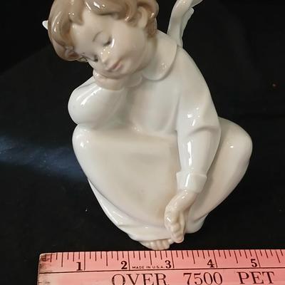 Lladró "Angel Dreaming" porcelain figure