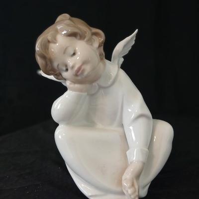 Lladró "Angel Dreaming" porcelain figure
