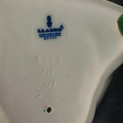 Lladró "Angel Wondering" 4962 classic, retired figurine from the Spanish porcelain manufacturer Lladró.