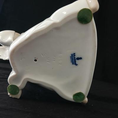 Lladró "Angel Wondering" 4962 classic, retired figurine from the Spanish porcelain manufacturer Lladró.