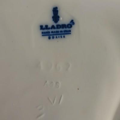 Lladró "Angel Wondering" 4962 classic, retired figurine from the Spanish porcelain manufacturer Lladró.