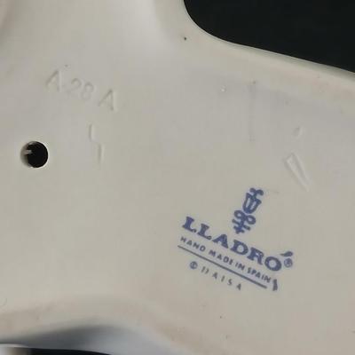 Lladro "Angel Laying Down" (also known as "Angel, Reclining") with the model number #4541