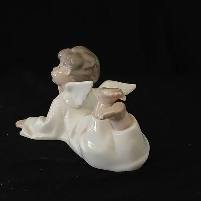 Lladro "Angel Laying Down" (also known as "Angel, Reclining") with the model number #4541