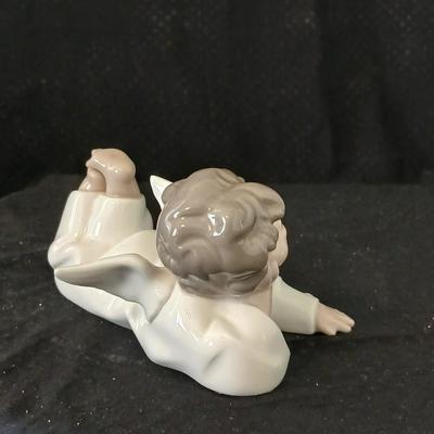 Lladro "Angel Laying Down" (also known as "Angel, Reclining") with the model number #4541