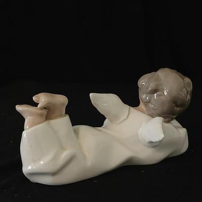 Lladro "Angel Laying Down" (also known as "Angel, Reclining") with the model number #4541