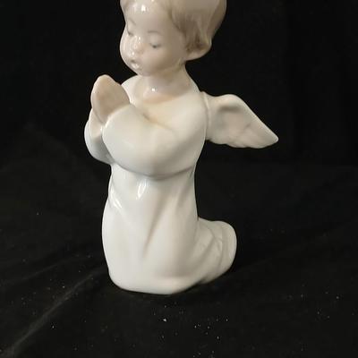 Lladró Angel Praying Figurine, model number 4538