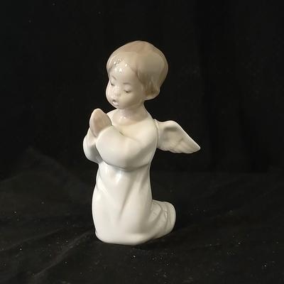 Lladró Angel Praying Figurine, model number 4538
