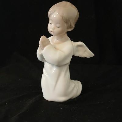 Lladró Angel Praying Figurine, model number 4538
