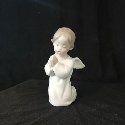 Lladró Angel Praying Figurine, model number 4538