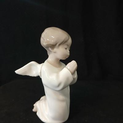 Lladró Angel Praying Figurine, model number 4538