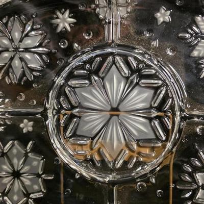Vintage Snowflake Divided Glass Serving Tray - Elegant Winter Design