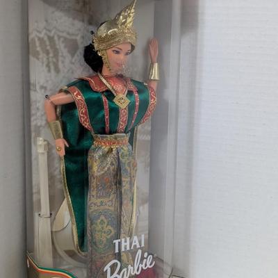 1997 Thai Barbie Dolls of the World Collector Edition Mattel #18561 NIB