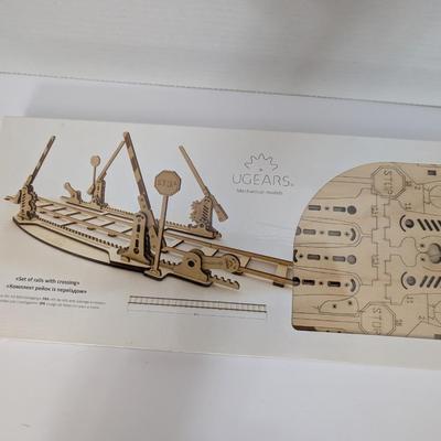 UGEARS Mechanical Wooden Model Kit Set of Rails with Crossing 200 Parts DIY 3D Puzzle