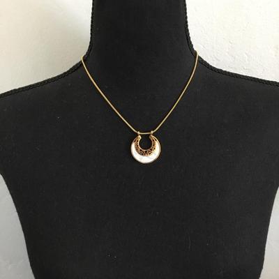 Beautiful, vintage, gold, toned mother of pearl, circular pendant necklace