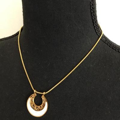 Beautiful, vintage, gold, toned mother of pearl, circular pendant necklace