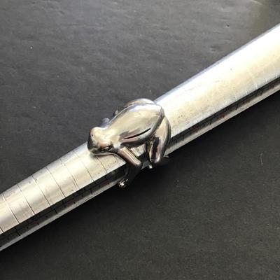 Silvertone frog finger ring