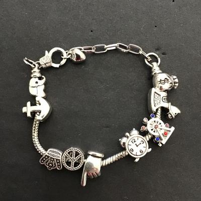 Very cute Silvertone charm bracelet
