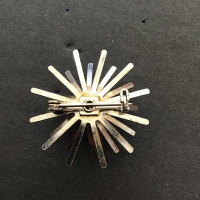 Silvertone flower brooch