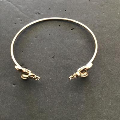 Gold tone bee bracelet