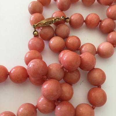 Very beautiful, vintage, natural, coral bead necklace