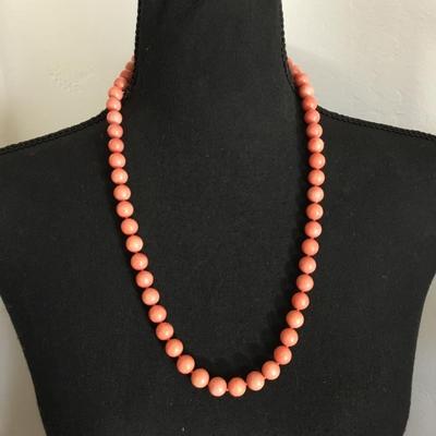 Very beautiful, vintage, natural, coral bead necklace