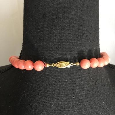 Very beautiful, vintage, natural, coral bead necklace
