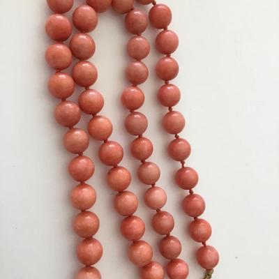 Very beautiful, vintage, natural, coral bead necklace