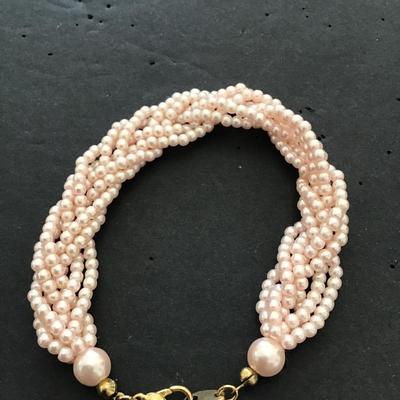 Vintage Avon faux pearl bracelet
