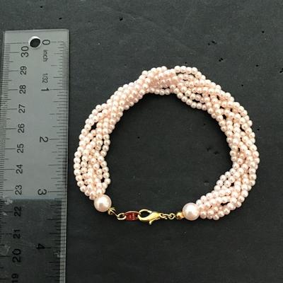 Vintage Avon faux pearl bracelet