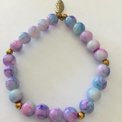 Beautiful cotton candy, color glass bead stretch bracelet gold on it