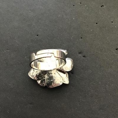 Red and beige enamel fashion ring