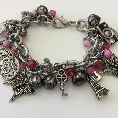 Beautiful vintage, silver toned, very nice charm cr bracelet