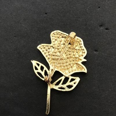 Gold tone flower Brooch with clear rhinestones