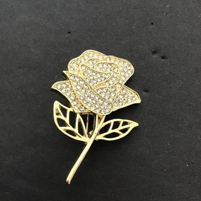 Gold tone flower Brooch with clear rhinestones
