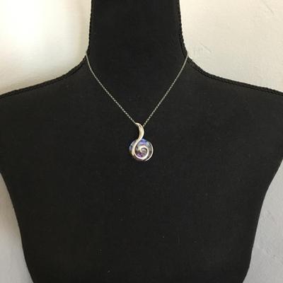 Beautiful very nice silver toned Glass shell pendant necklace