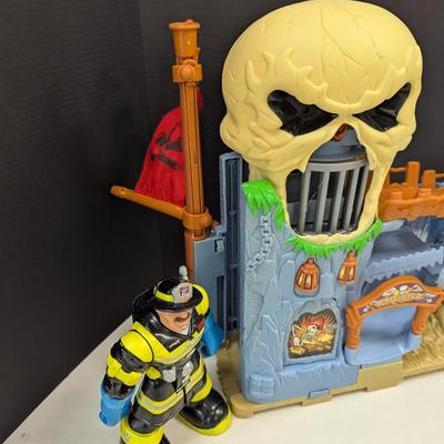 Metal/Plastic Army Tank Made In Japan - Buried Treasure Play Set