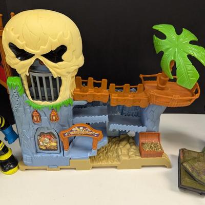 Metal/Plastic Army Tank Made In Japan - Buried Treasure Play Set