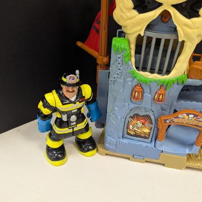 Metal/Plastic Army Tank Made In Japan - Buried Treasure Play Set