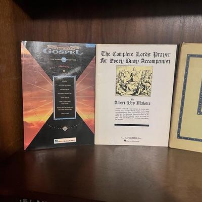 Sale Photo Thumbnail #36: A varied collection of music books and scores for piano and voice, ideal for performers, teachers, or collectors. Includes:
1️⃣ The New Best of Gospel: 100 Songs of Devotion – Hal Leonard (modern paperback, revised edition)
2️⃣ The Complete Lord