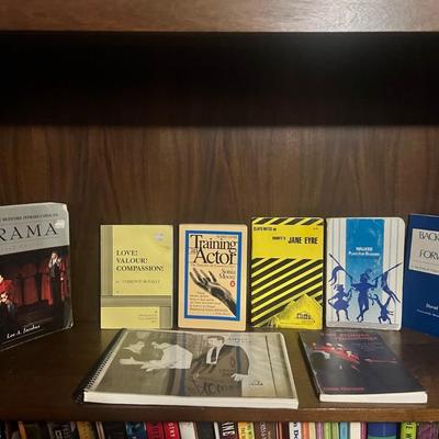 Sale Photo Thumbnail #39: Great collection of classic and modern theatre books—ideal for actors, directors, or theatre students. Includes plays, method training, and dramatic analysis guides.
Titles include:
1️⃣ The Compact Bedford Introduction to Drama (2nd Edition) – Lee
