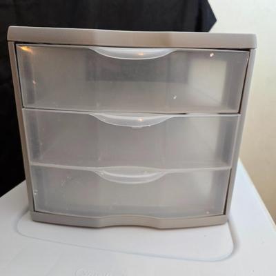 Plastic drawered storage containers (2of 2)