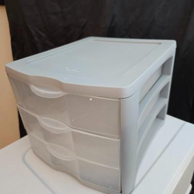 Plastic drawered storage containers (2of 2)