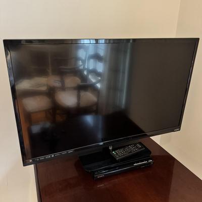 A218 Vizio Flatscreen TV 32" With Sony BlueRay DVD Player
