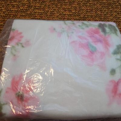 Vintage Minnesota Warm Bilt floral blanket, new old stock in its original packaging. 72" x 90"