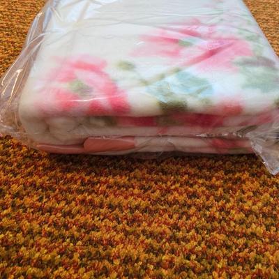 Vintage Minnesota Warm Bilt floral blanket, new old stock in its original packaging. 72" x 90"
