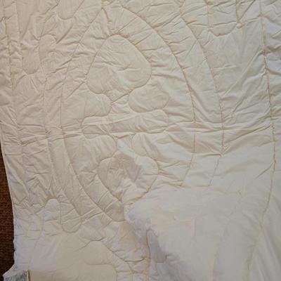 Pair of vintage Martex "Beau Rivage" full/queen comforter featuring a large-scale floral print with pink and green poppies.