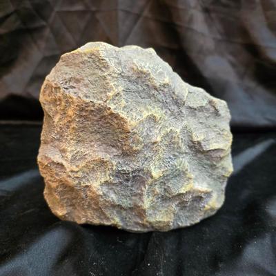 sitting cherub angel garden statue with two faux decorative garden stones