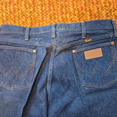 Two pairs of like new without tags Men's Wrangler Jeans size 36 x 29