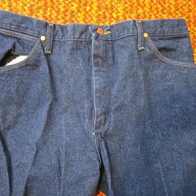 Two pairs of like new without tags Men's Wrangler Jeans size 36 x 29